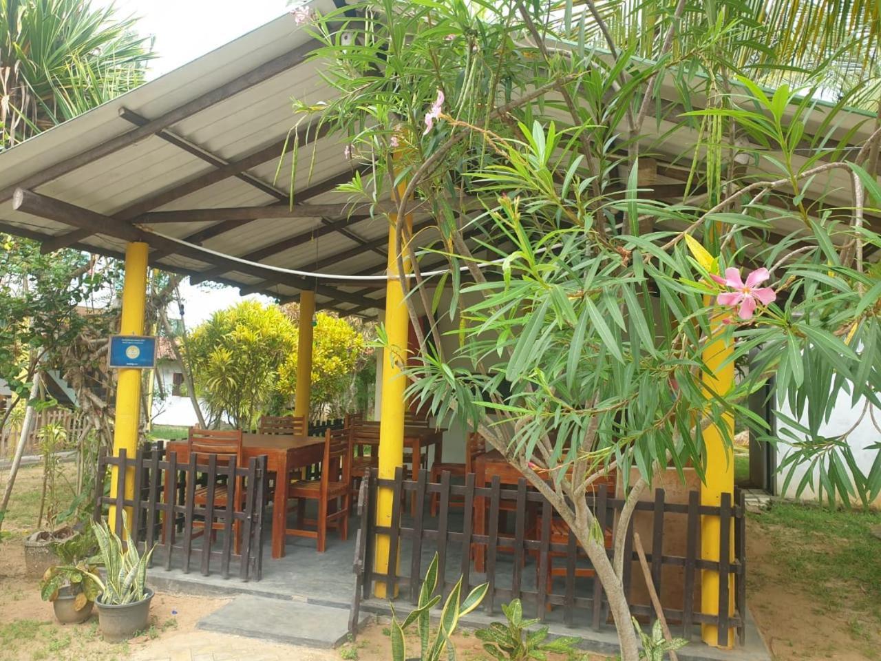 Beach Lagoon Guesthouse Tangalle Ngoại thất bức ảnh